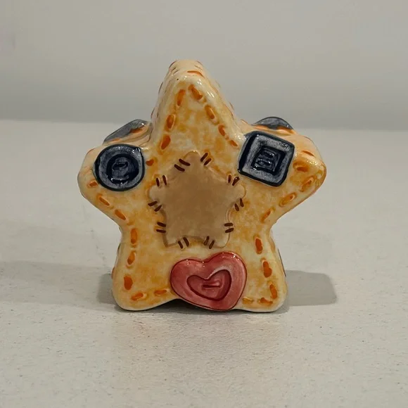 Pfaltzgraff Crafty Christmas Figurine Salt and Pepper Shakers - Picture 5 of 7